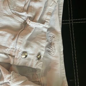 2 hector Julio capris. One cream one red